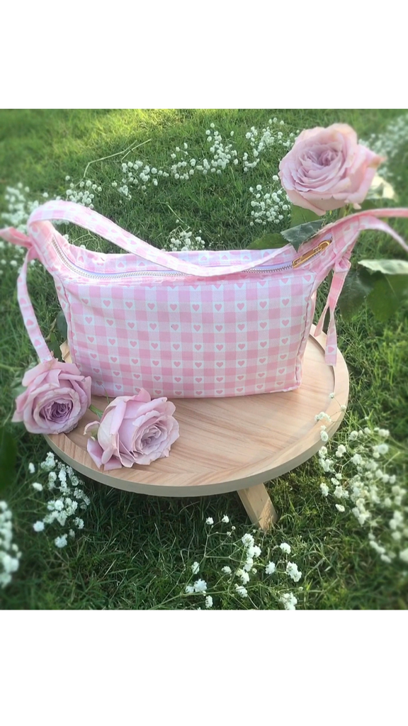 Pretty Picnic Purse